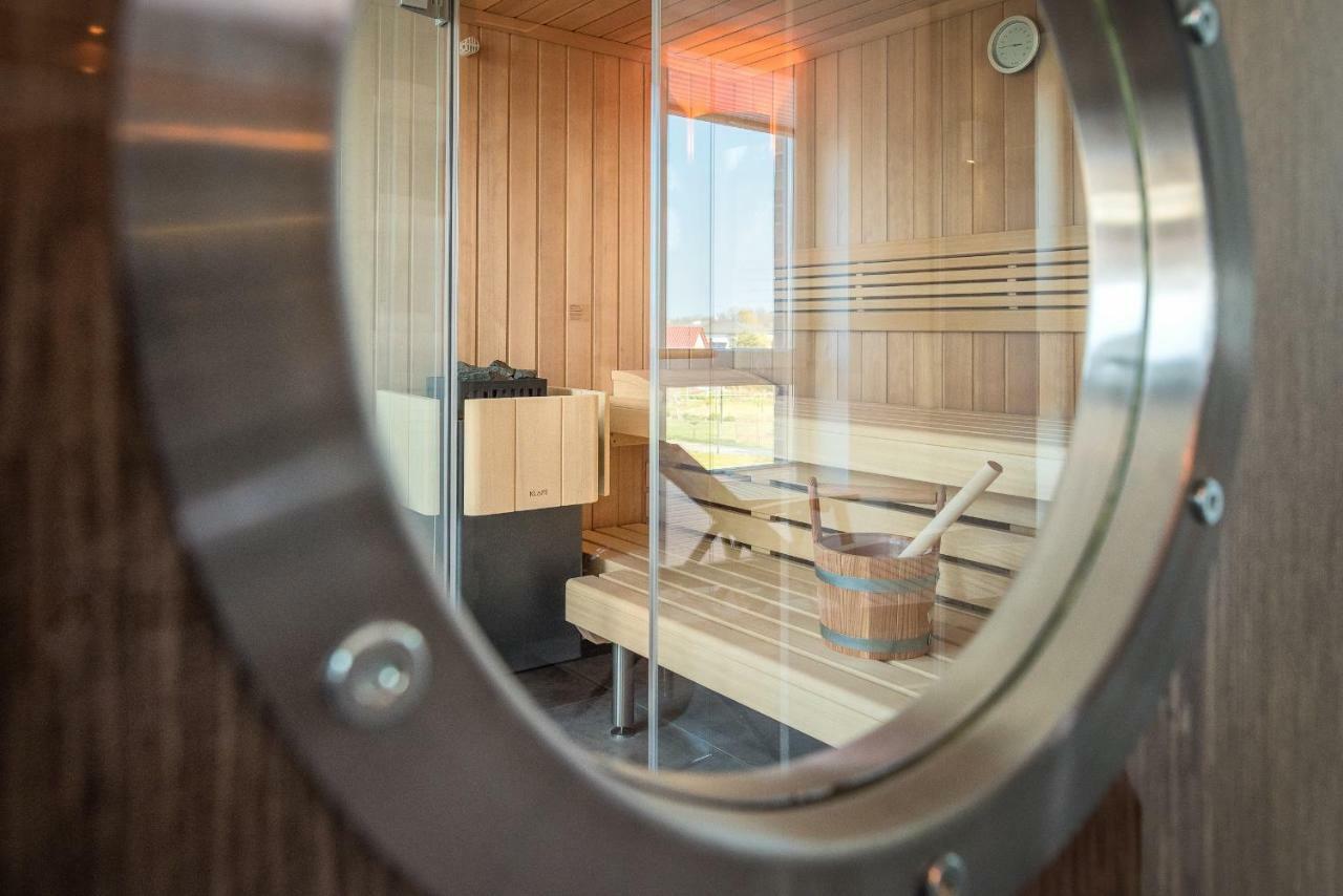 Villa Lotsenhaeuser Ruegen - Luxus Ferienhaus - 3 Schlafzimmer - Sauna - Dachterrasse Mit Boddenblick Breege Eksteriør billede